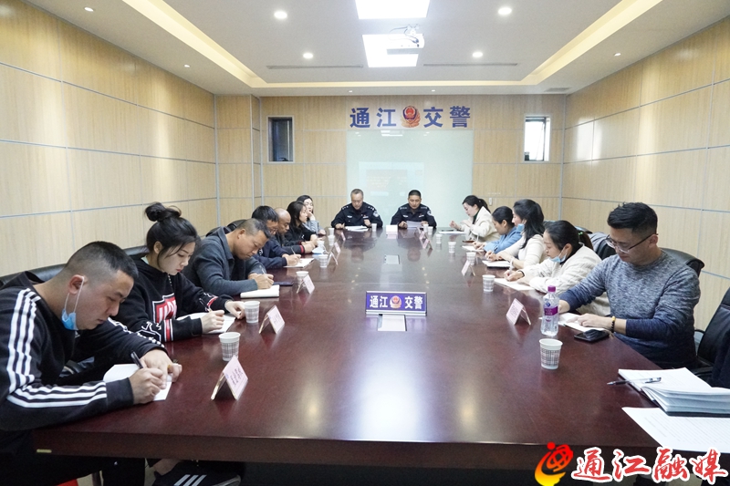 我县公安交管深化"放管服"优化营商环境"12项措施"新闻通气会召开