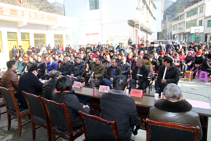 县纪委监委2019年春节走基层送温暖活动走进朱元乡肖家河村